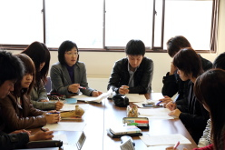 学習開発講座 鈴木　由美子 教授（中央左）